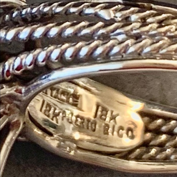 “HOST PICK” Vintage 18K White Gold Sapphire and Diamond Cluster Ring - Picture 4 of 4